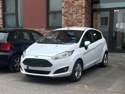 Weiß Gebraucht 2016 Ford Fiesta Titanium Kleinwagen | 7.200 € (Guter Preis)