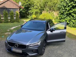 Grau Gebraucht 2020 Volvo V60 Kombi | 28.000 € (Fairer Preis)