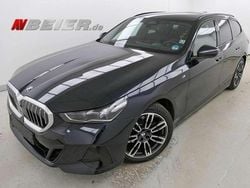Carbonschwarz Gebraucht 2025 BMW 520 M Sport Kombi | 48.690 € (Superpreis)