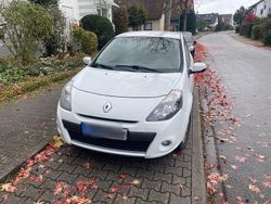 Weiß Gebraucht 2011 Renault Clio II Kleinwagen | 1.600 € (Guter Preis)