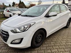 Weiß Gebraucht 2015 Hyundai i30 Trend Limousine | 5.700 € (Guter Preis)