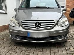 Grau Gebraucht 2007 Mercedes B200 Van / Kleinbus | 2.000 €