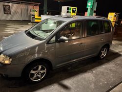 Grau Gebraucht 2004 VW Touran Van / Kleinbus | 3.350 € (Teuer)
