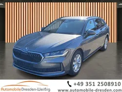 Graphitegrau metallic Gebraucht 2024 Skoda Superb Selection Kombi | 32.980 € (Etwas zu teuer)