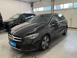 Kosmosschwarz metalliclack Gebraucht 2020 Mercedes B200 Progressive Van / Kleinbus | 21.300 € (Fairer Preis)