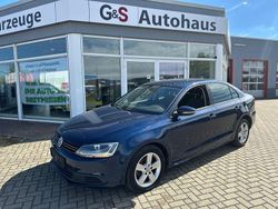 Blau Gebraucht 2012 VW Jetta Comfortline Limousine | 6.390 € (Teuer)