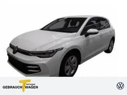 Weiß Gebraucht 2024 VW Golf VIII Life Limousine | 21.870 € (Guter Preis)