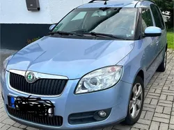 Blau Gebraucht 2009 Skoda Roomster Kombi | 2.600 € (Fairer Preis)