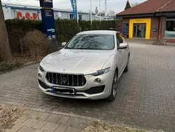 Grau Gebraucht 2017 Maserati Levante GranLusso SUV | 36.999 € (Fairer Preis)