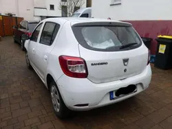 Weiß Gebraucht 2015 Dacia Sandero Celebration Kleinwagen | 4.900 € (Superpreis)