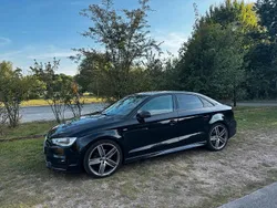 Schwarz Gebraucht 2016 Audi A3 S-Line Limousine | 14.350 €