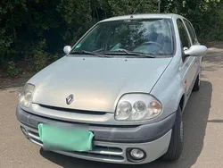 Grau Gebraucht 2000 Renault Clio II Limousine | 1.000 € (Fairer Preis)