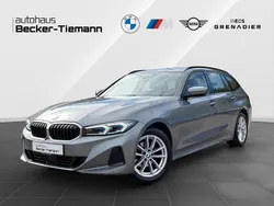 Skyscraper grau Gebraucht 2023 BMW 318 Sport Line Kombi | 30.899 € (Etwas zu teuer)