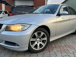 Silber Gebraucht 2008 BMW 318 Advantage Limousine | 3.999 € (Guter Preis)