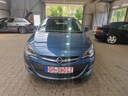Blau Gebraucht 2013 Opel Astra Kombi | 9.999 € (Etwas zu teuer)