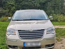 Gold Gebraucht 2009 Chrysler Voyager Van / Kleinbus | 7.499 €