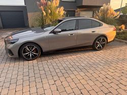 Grau Gebraucht 2024 BMW 520 M Sport Limousine | 54.000 € (Guter Preis)