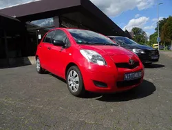 Rot Gebraucht 2009 Toyota Yaris Cool Limousine | 3.950 € (Fairer Preis)