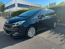 Blau Gebraucht 2018 Opel Zafira Tourer Van / Kleinbus | 11.990 € (Fairer Preis)