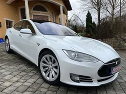Pearlwhitemulticoat (metallic) Gebraucht 2016 Tesla Model S Limousine | 27.900 € (Teuer)