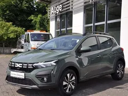 Safarigrau Neu 2025 Dacia Sandero Expression Kleinwagen | 19.740 € (Etwas zu teuer)