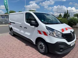 Weiß Gebraucht 2017 Renault Trafic Komfort Van | 16.999 € (Etwas zu teuer)