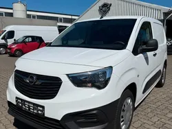 Weiß Gebraucht 2019 Opel Combo Selection Van / Kleinbus | 8.099 € (Fairer Preis)