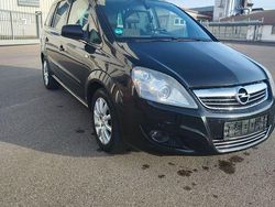 Schwarz Gebraucht 2010 Opel Zafira Van / Kleinbus | 3.999 € (Etwas zu teuer)