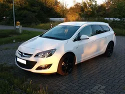 Weiß Gebraucht 2015 Opel Astra Exklusiv Kombi | 8.999 € (Fairer Preis)