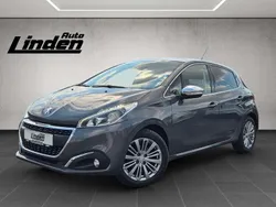 Gris platinium Gebraucht 2019 Peugeot 208 Signature Sky Kleinwagen | 11.870 € (Fairer Preis)