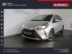 Platinsilber metallic Gebraucht 2020 Toyota Yaris Hybrid Connect Style Limousine | 16.470 € (Fairer Preis)