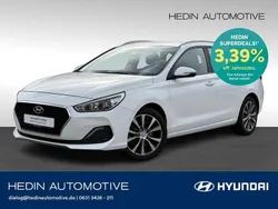Polar white / sol Gebraucht 2019 Hyundai i30 Trend Limousine | 15.393 € (Fairer Preis)
