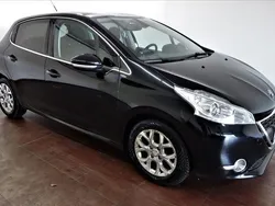 Schwarz Gebraucht 2015 Peugeot 208 Allure Kleinwagen | 4.999 € (Fairer Preis)