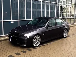 Grau Gebraucht 2005 BMW 325 Basis Limousine | 7.190 €