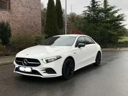 Weiß Gebraucht 2021 Mercedes A250 AMG line Limousine | 29.490 € (Etwas zu teuer)
