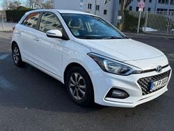 Weiß Gebraucht 2019 Hyundai i20 Limousine | 8.199 € (Guter Preis)