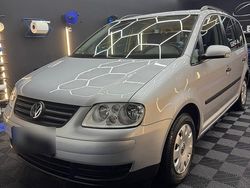 Grau Gebraucht 2004 VW Touran Van / Kleinbus | 3.900 € (Teuer)