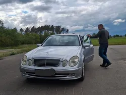 Silber Gebraucht 2005 Mercedes E400 Elegance Limousine | 9.900 €