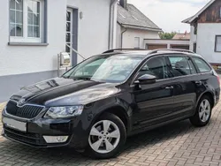 Schwarz Gebraucht 2013 Skoda Octavia Elegance Kombi | 11.500 € (Guter Preis)