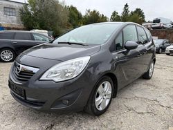 Grau Gebraucht 2011 Opel Meriva Design Edition Van / Kleinbus | 1.990 € (Superpreis)