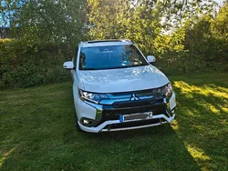 Weiß Gebraucht 2019 Mitsubishi Outlander P-HEV Top SUV | 25.500 € (Teuer)