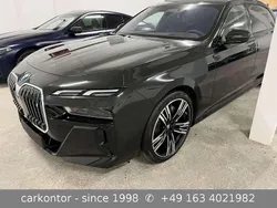 Blacksapphire metallic Gebraucht 2024 BMW i7 M Sport Limousine | 99.850 €