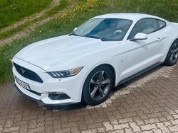 Weiß Gebraucht 2016 Ford Mustang Coupé | 22.500 €