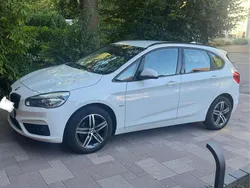 Weiß Gebraucht 2018 BMW 218 Active Tourer Sport Line Van / Kleinbus | 15.650 € (Guter Preis)