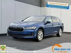 Atlantikblau metallic Gebraucht 2024 Skoda Superb Selection Kombi | 35.780 € (Guter Preis)