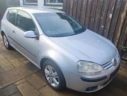 Silber Gebraucht 2005 VW Golf V Limousine | 2.400 € (Guter Preis)