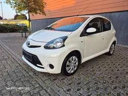 Solid white Gebraucht 2013 Toyota Aygo Cool Kleinwagen | 3.990 € (Fairer Preis)
