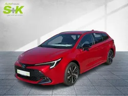 Karminarot metallic Neu 2025 Toyota Corolla Kombi | 37.990 € (Etwas zu teuer)