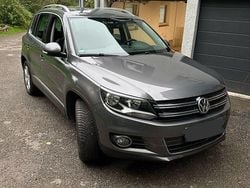 Grau Gebraucht 2015 VW Tiguan SUV | 12.990 € (Fairer Preis)