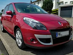 Rot Gebraucht 2011 Renault Scénic III Dynamique Van / Kleinbus | 4.500 € (Guter Preis)